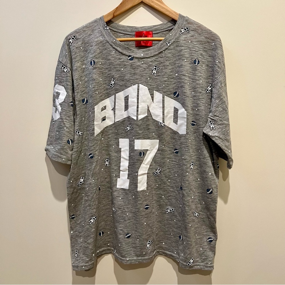 Gray Graphic T-Shirt with astronaut